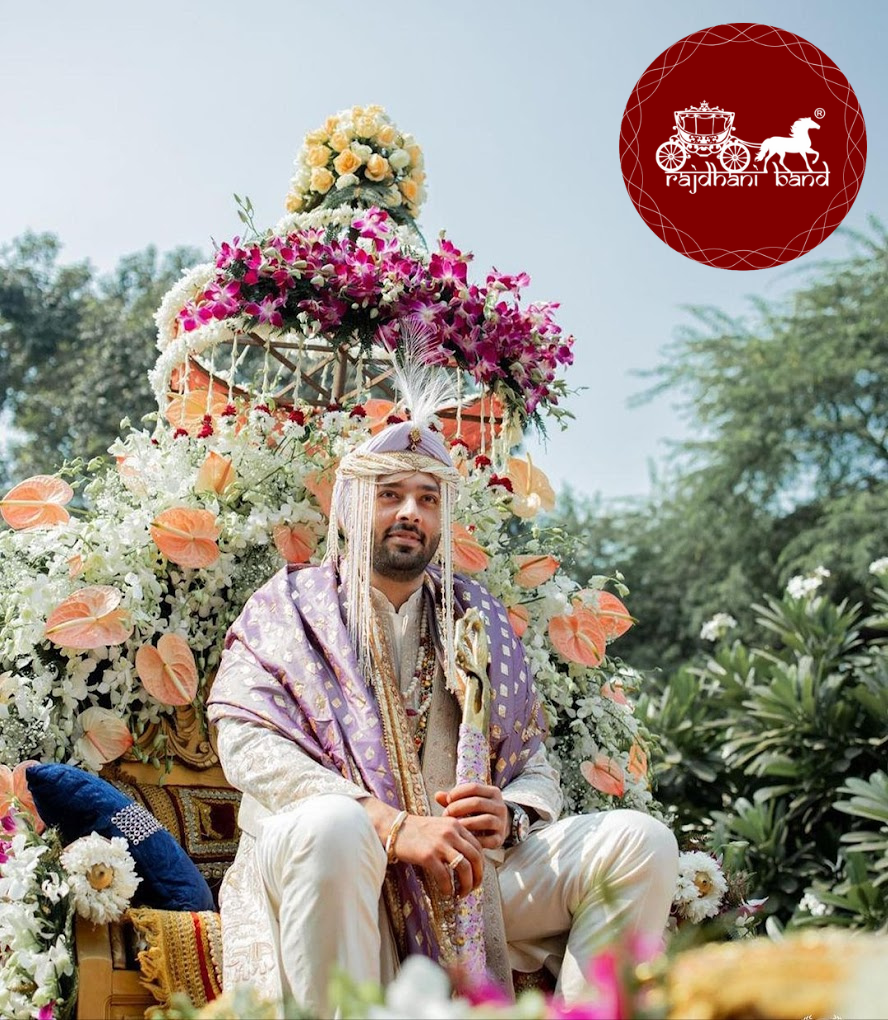 Embark on a journey of opulence and romance as the groom arrives in a breathtaking flower chariot adorned with mogra, rajnigandha, yellow and white roses, and captivating white and magenta orchids. ????✨ #BaraatBliss #FloralElegance